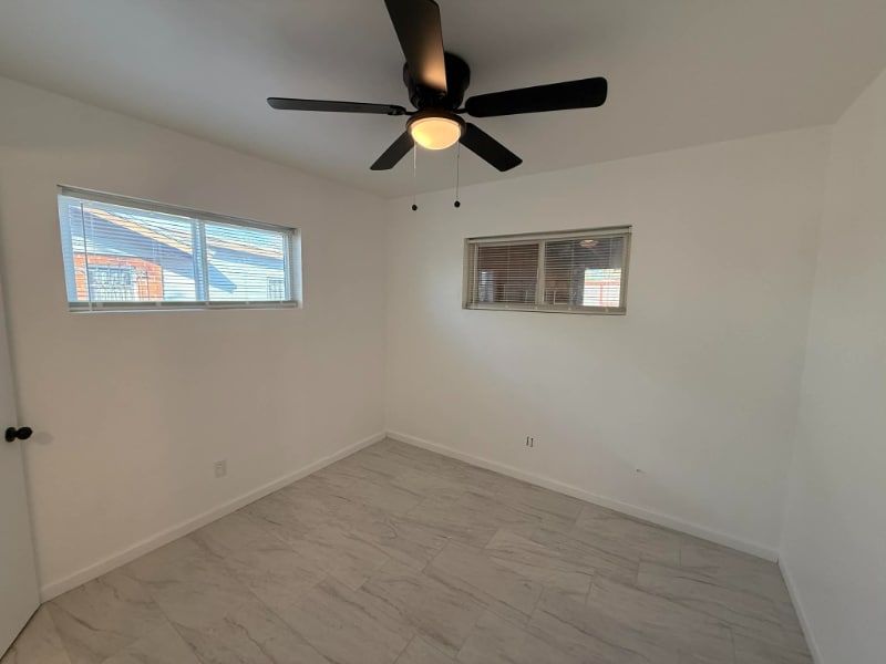 Building Photo - 333 E Linden St