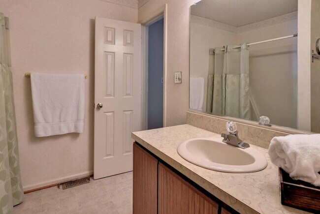 Building Photo - 5409 Horan Ct