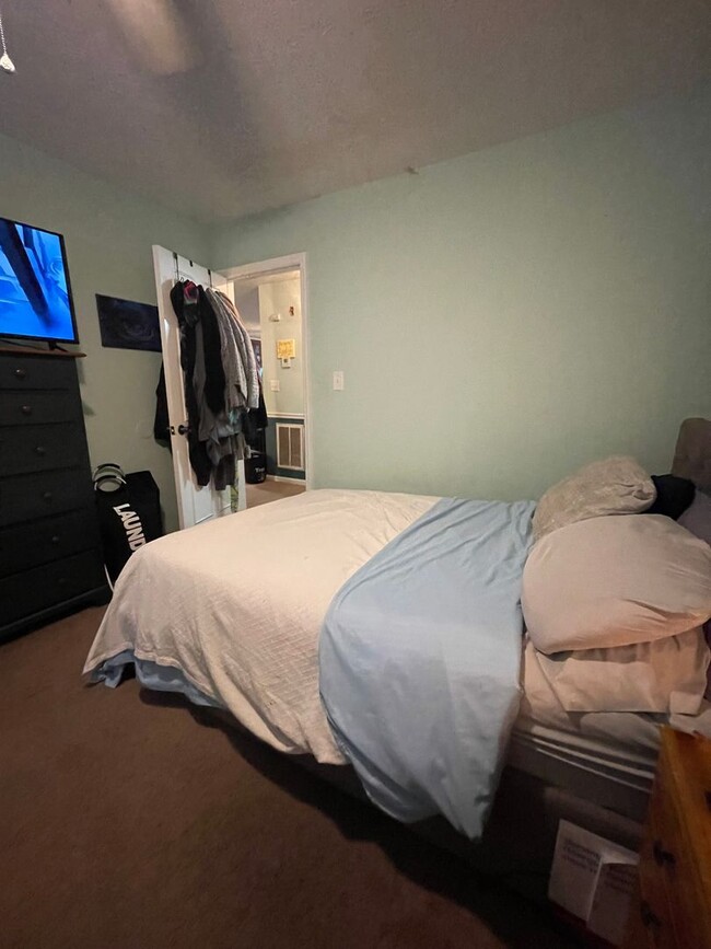 Building Photo - 2 bedroom, 2 bath duplex in Sleepy Creek o...