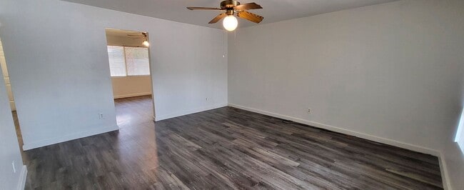 Building Photo - NICE 4 BED 2 BATH CORNER LOT HOME!!!!