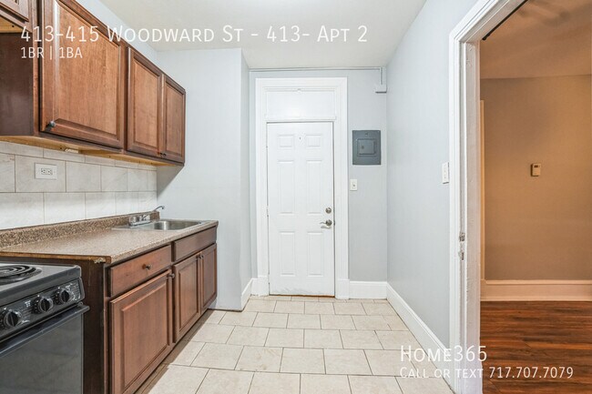 Building Photo - 413-415 Woodward St-413- Apt 2