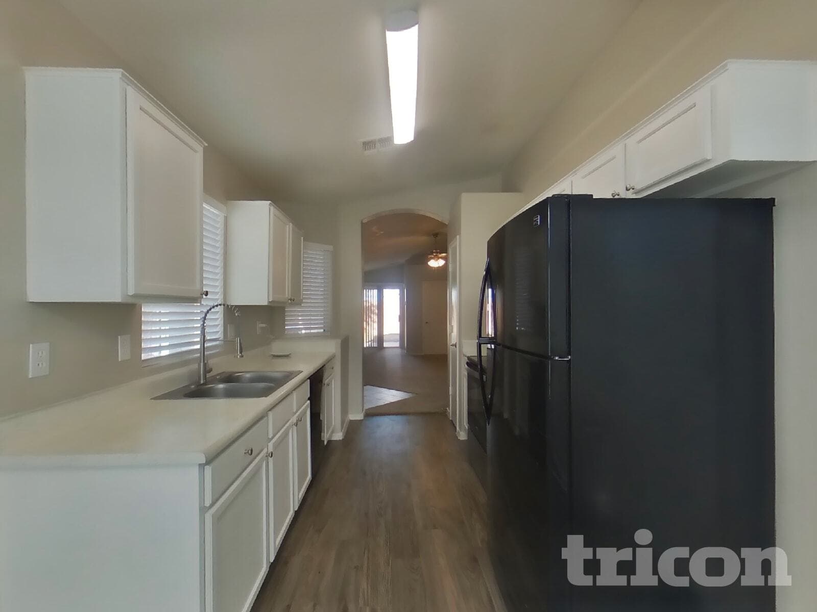 Building Photo - 4005 E La Salle St