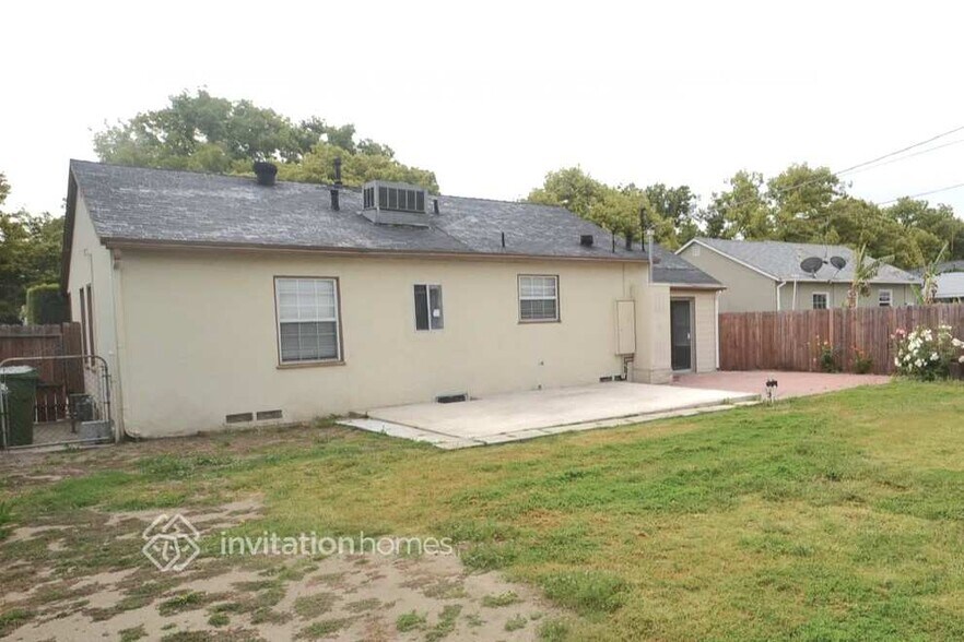 Building Photo - 8213 Murietta Ave