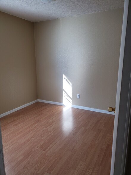 Building Photo - 210 Sorrell Dr