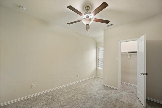 Building Photo - 2411 Lowndes Point