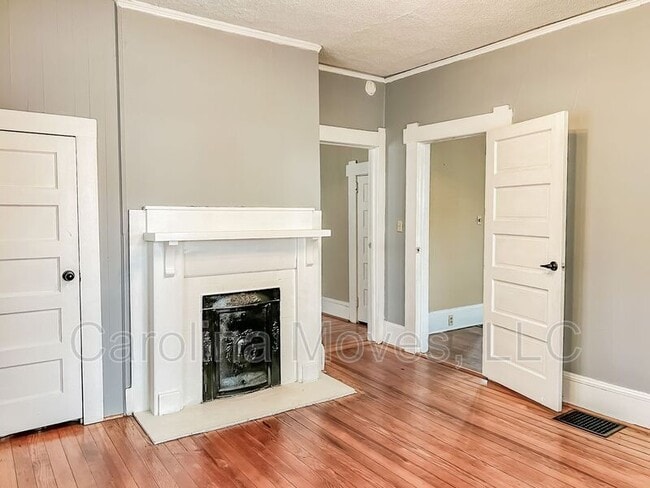 Building Photo - 771 Maple St