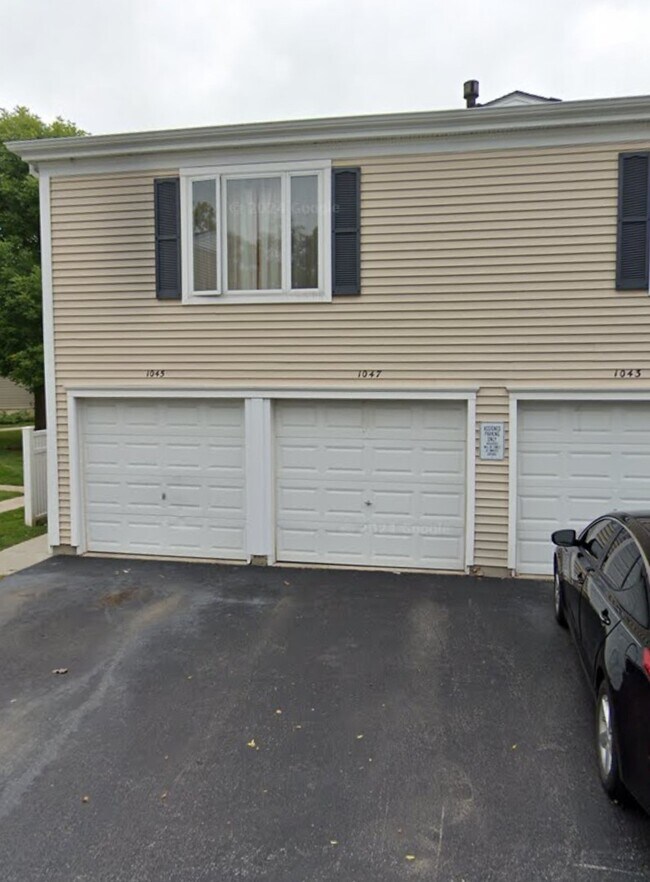 Building Photo - 1085 Cove Dr