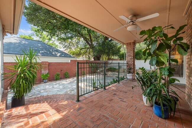 Building Photo - 6002 Ascot Cove