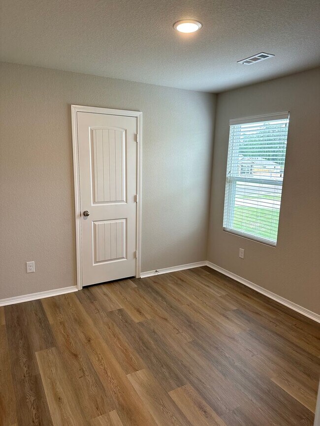 Building Photo - Pre-Leasing Now! Discover Spacious Living in This 4-Bedroom, 2-Bath Cabot Home