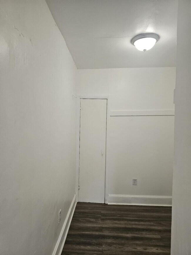 Building Photo - 3 bed 1 bath