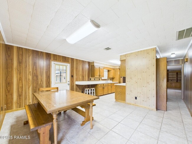 Building Photo - 905 Braquet Rd