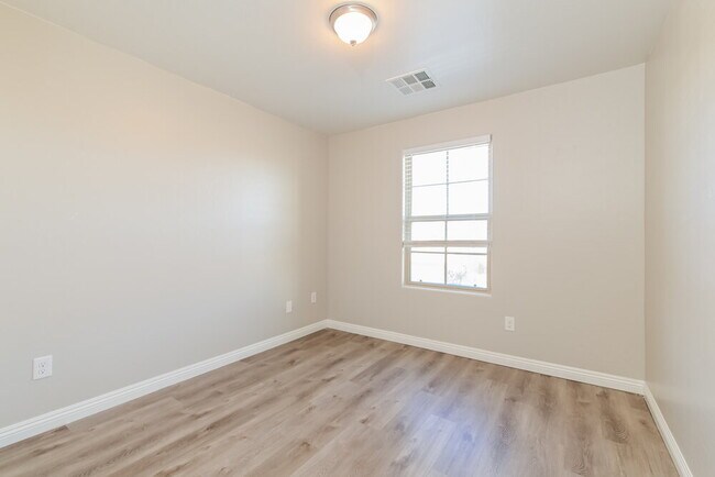 Building Photo - 6425 Kellyville Dr