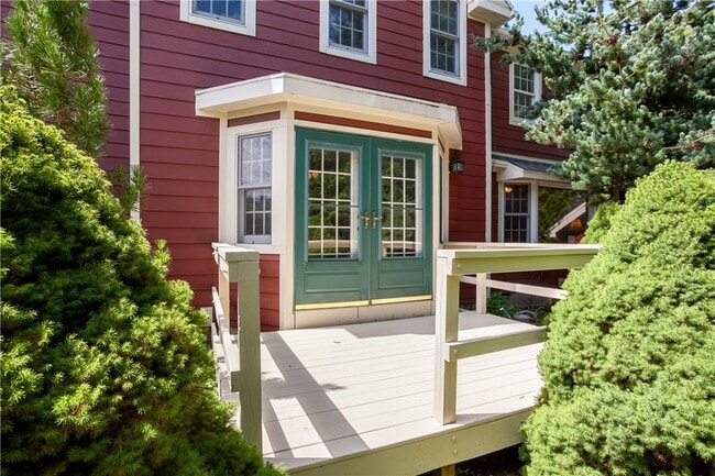 Building Photo - 590 Titus Ave