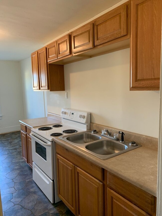 Building Photo - Walking distance to everything in Altavista! Right in the heart of Altavista on Main St!