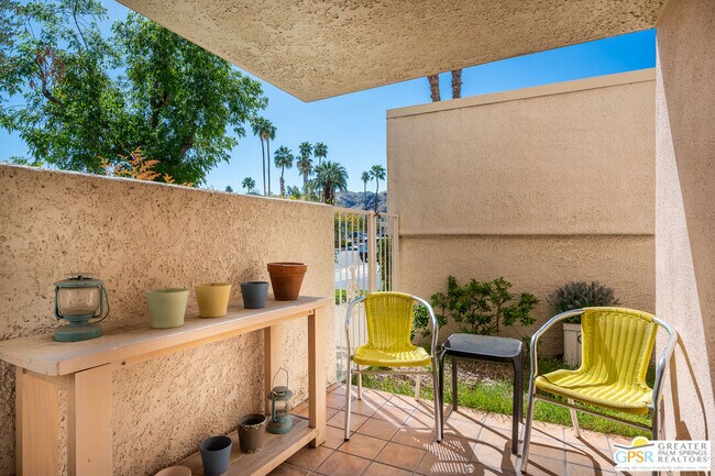 Building Photo - 2094 Normandy Ct