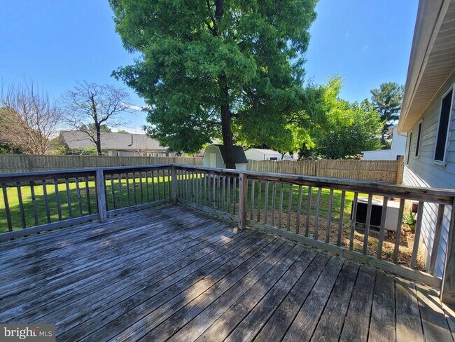 Building Photo - 111 Windcrest Cir