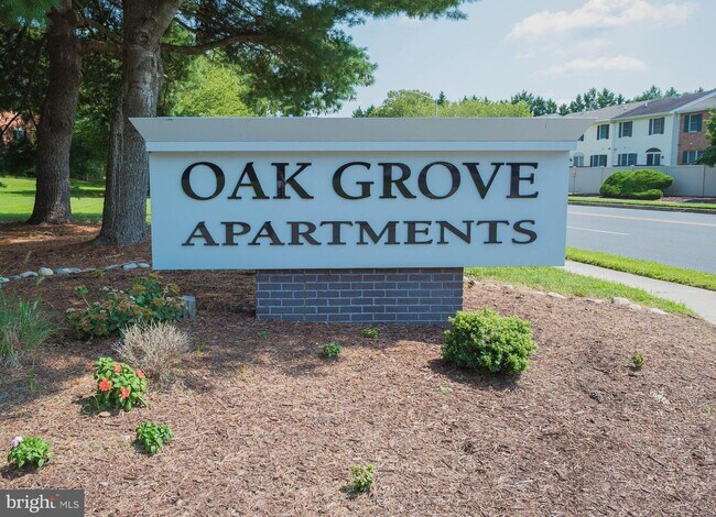 Building Photo - 800 College Ln