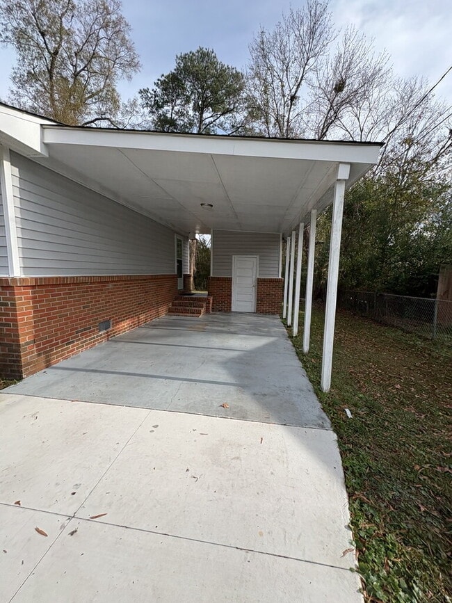 Building Photo - 123 Arthur Ct