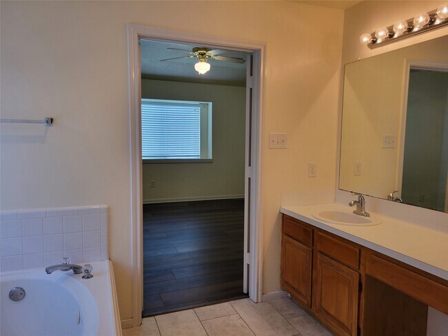 Building Photo - 19330 Larissa Dr
