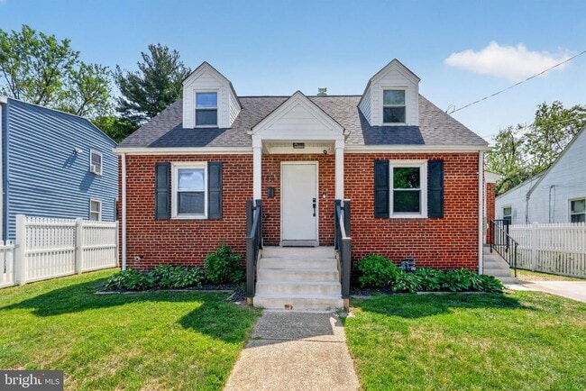 Building Photo - 5831 33rd Ave