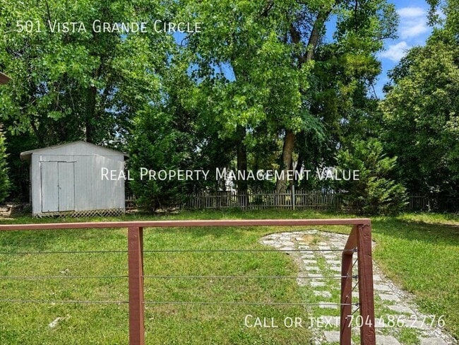 Building Photo - 501 Vista Grande Cir