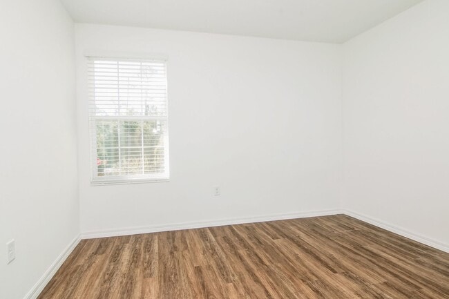 Building Photo - MOVE IN BY JUNE 15TH and RECEIVE THE REST ...