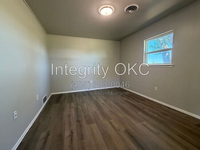 Building Photo - 5150 W Camp Dr