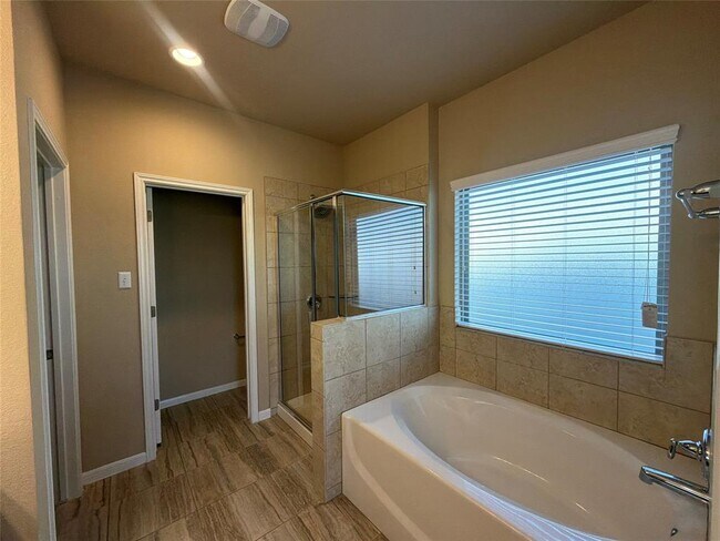 Building Photo - 516 Wyndcrest Drive