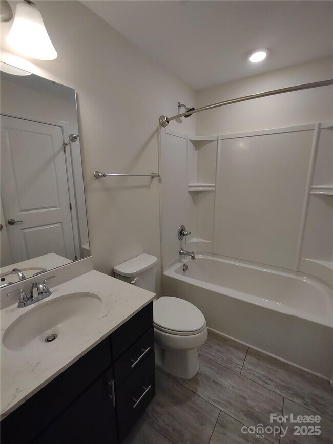 Building Photo - 4068 Zilker Park Dr