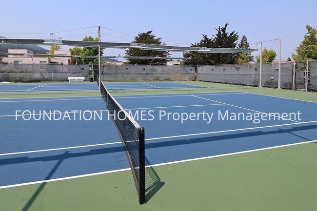 Building Photo - 629 Vía Casitas