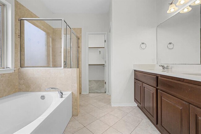 Building Photo - 501 Silver Trail