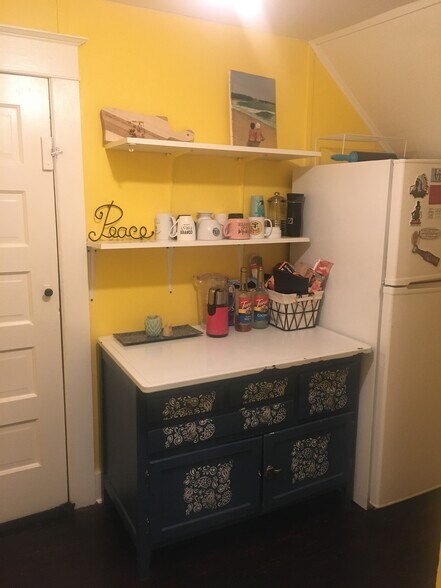 Building Photo - 1302 Hillside Ave