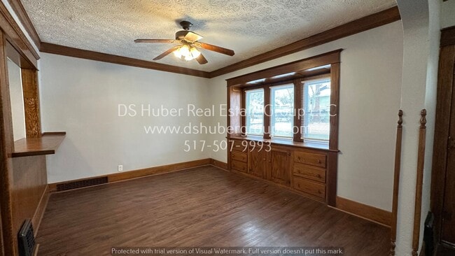 Building Photo - 921 W Oakland-