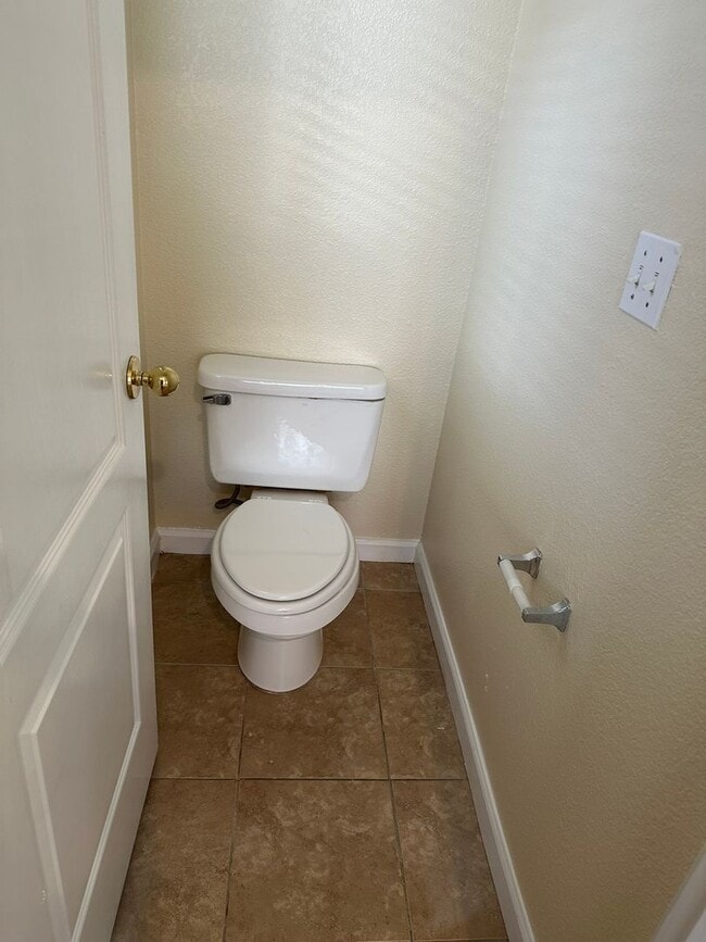 Building Photo - 3/2 Granville in NW Fresno. 3 car garage a...