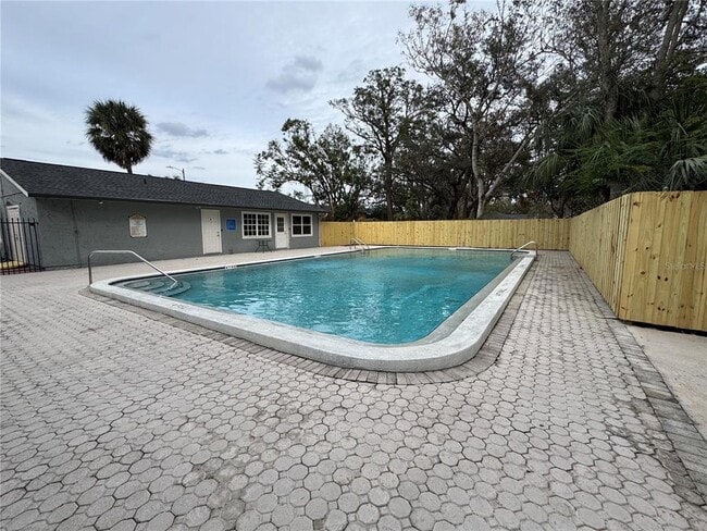 Building Photo - 307 Oak Rose Ln