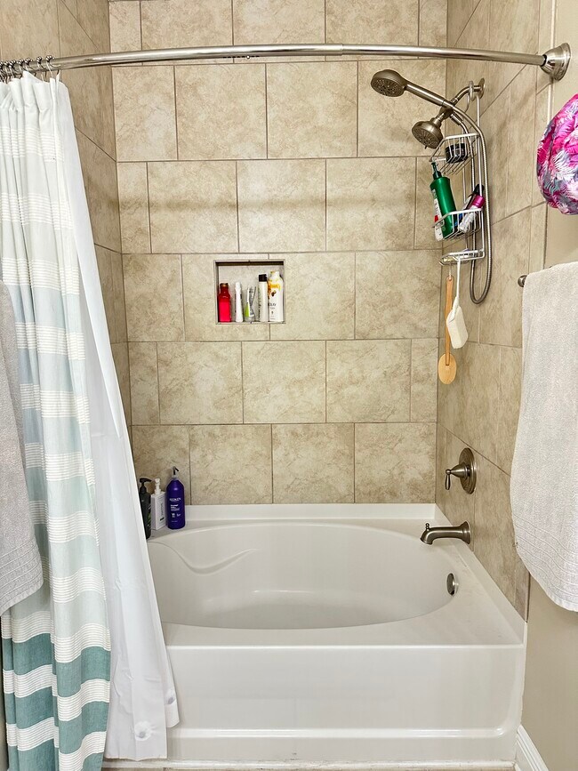 Building Photo - 111 Shoreview Dr