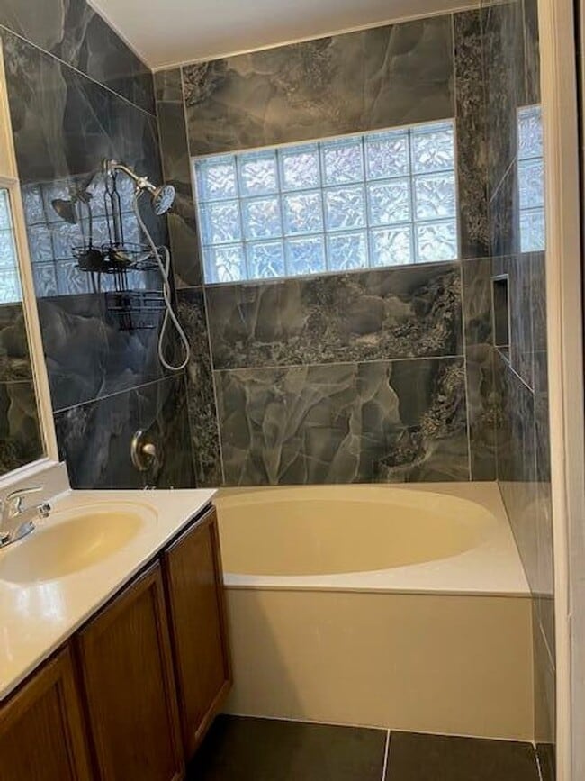 Building Photo - 6352 NW 36th Ave