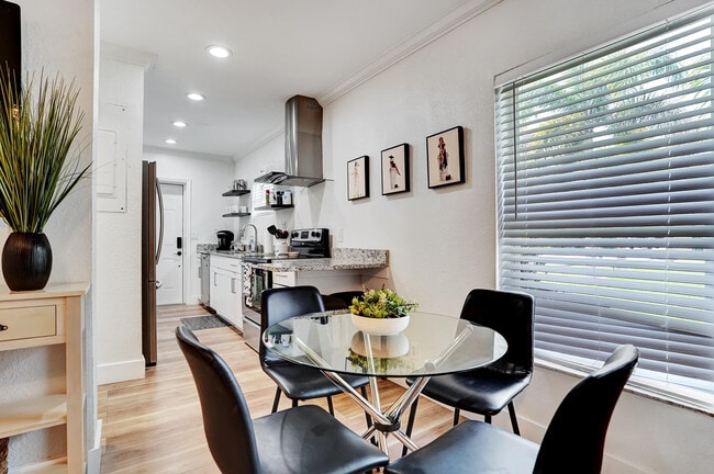 Building Photo - 311 SE 3rd Ave