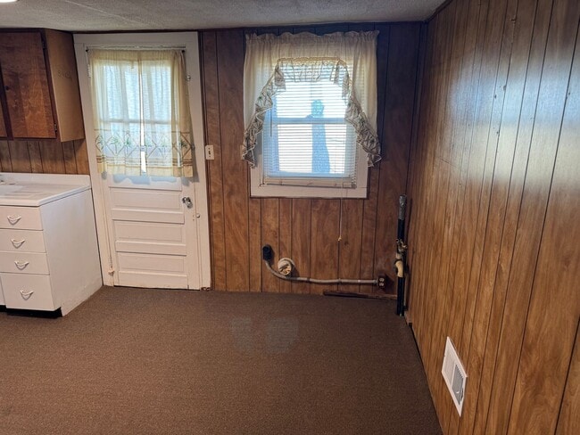 Building Photo - 3 Bedroom 1 Bath Home located in Greeneville, TN