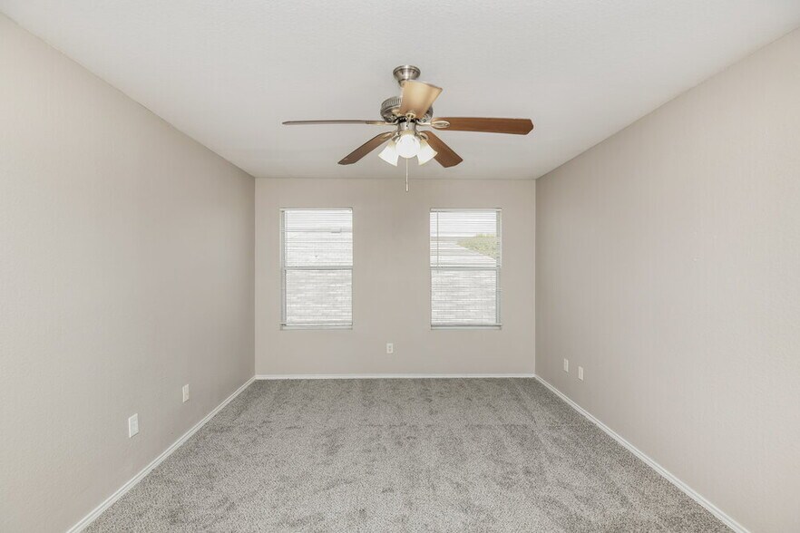 Building Photo - 1101 Maplewood Ln