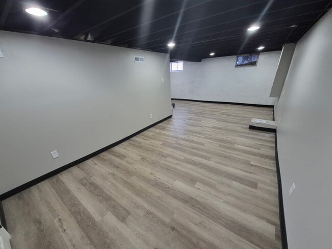 Building Photo - 3515 Dixie Dr