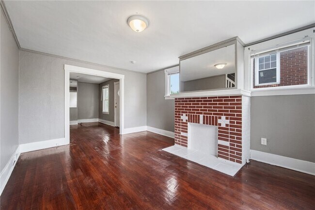 Building Photo - 160 Hazelwood Ave