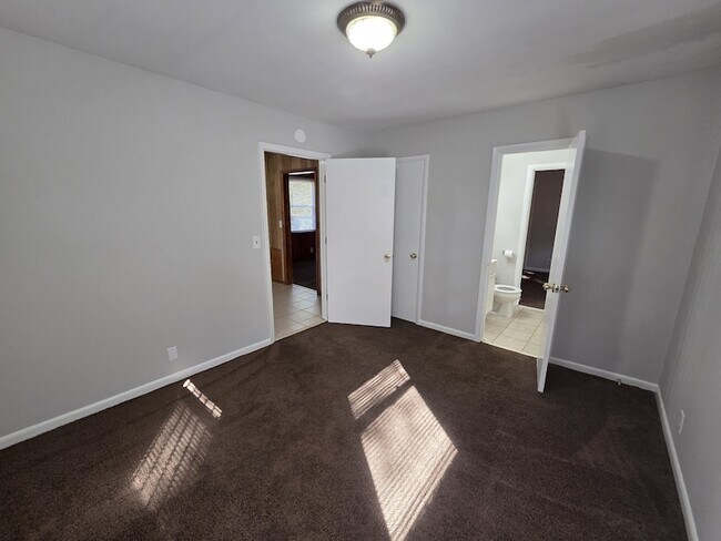 Building Photo - 297 McGavock Pk