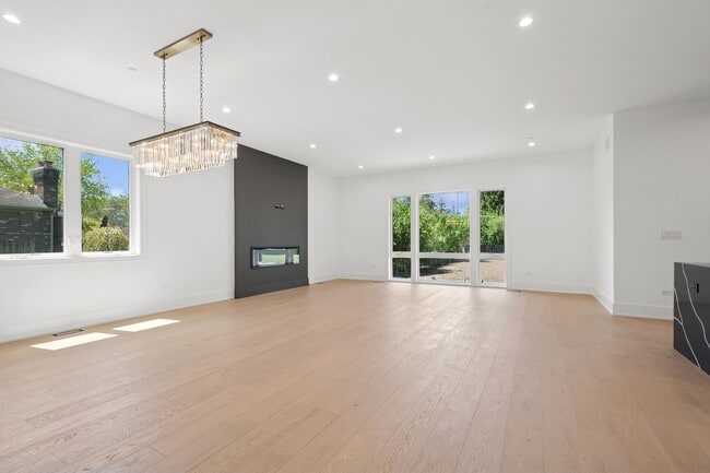 Building Photo - 9214 Washington St