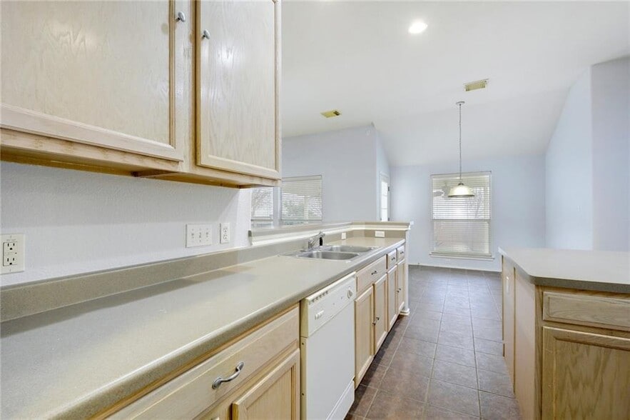Building Photo - 4405 S Summercrest Loop