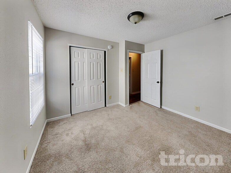 Building Photo - 10800 Wymm Ln