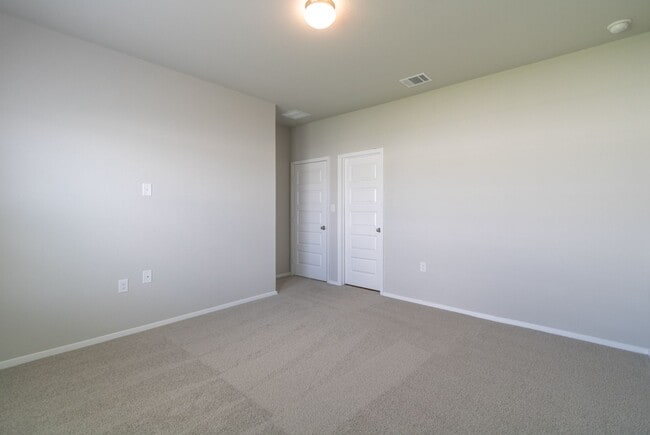 Building Photo - 234 Heritage Ml Trl