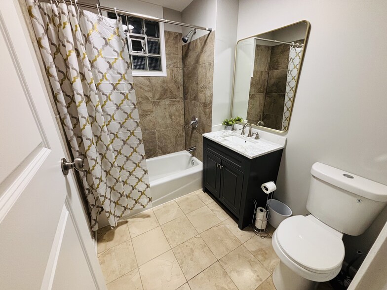 Building Photo - 2315 E End Ave