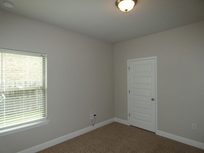 Building Photo - 4459 Oak Orchard Cir