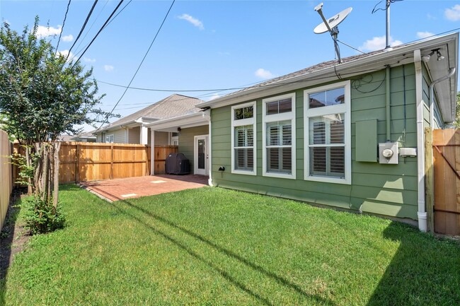 Building Photo - 6039 Yale St